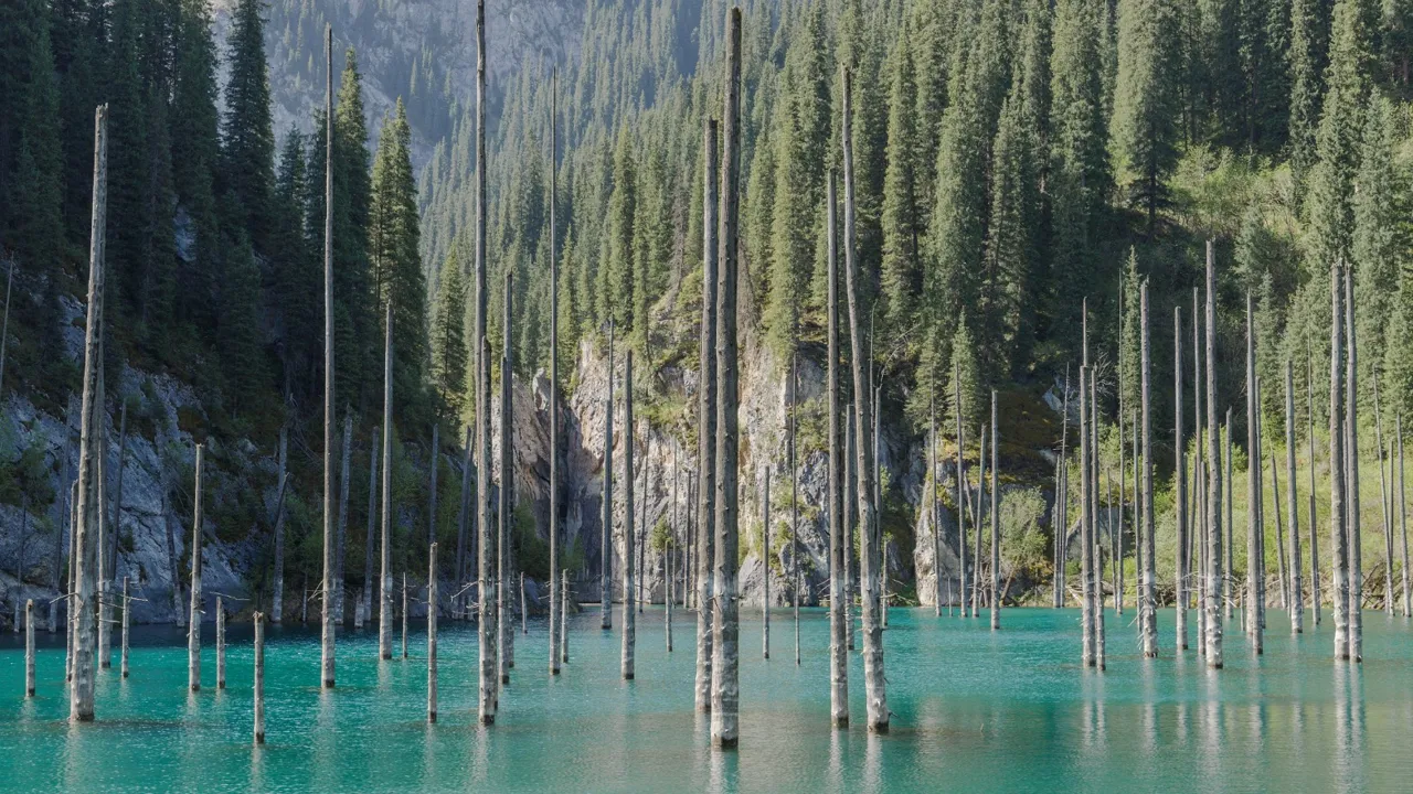 Kaindy søen - eller birketræ-søen som den også kaldes - når en dybde på næsten 30 meter. Foto Lilli Schuldt