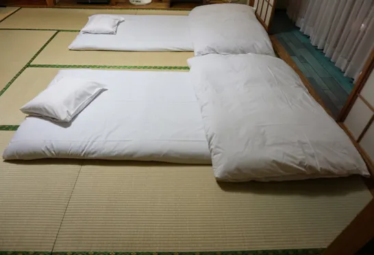 På ryokan i Japan sover vi på madrasser på gulvet - ægte Japanese style. Foto Viktors Farmor