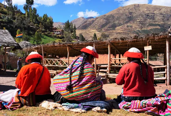 Kvinder i Andeshøjlandet. Peru byder på en masse utrolig smukt håndværk. Foto Kathrine Svejstrup