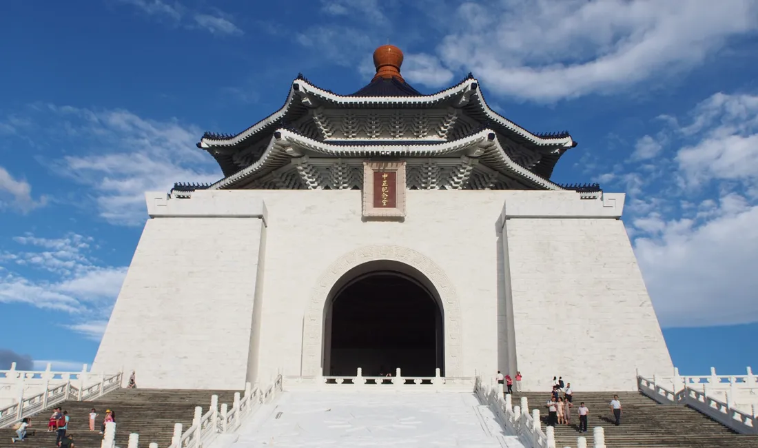 Chiang Kai Shek Memorial i Taiwan. Foto Viktors Farmor