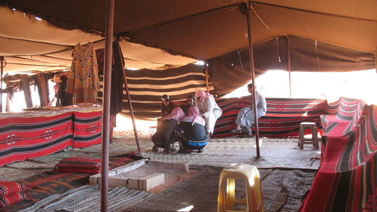 Der holdes tepause i Wadi Rum ørkenen. Foto Kirsten Gynther Holm