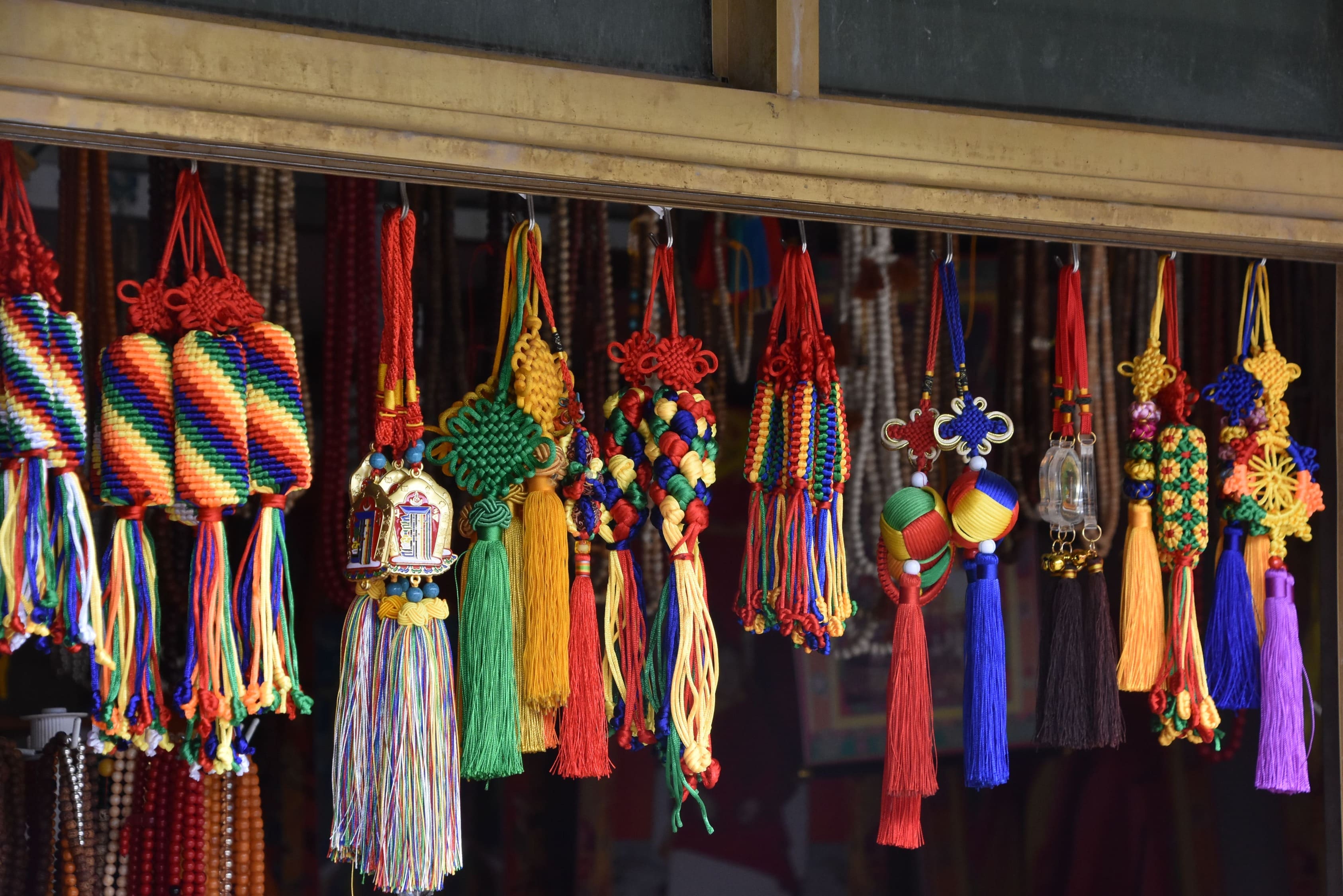 Det er en farverig oplevelse at rejse rundt i Tibet. Foto Ulla Dons