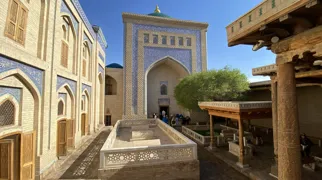 Det smukke Pahlavon Mahmud mausoleum i Khiva. Foto Michael Høeg Andersen