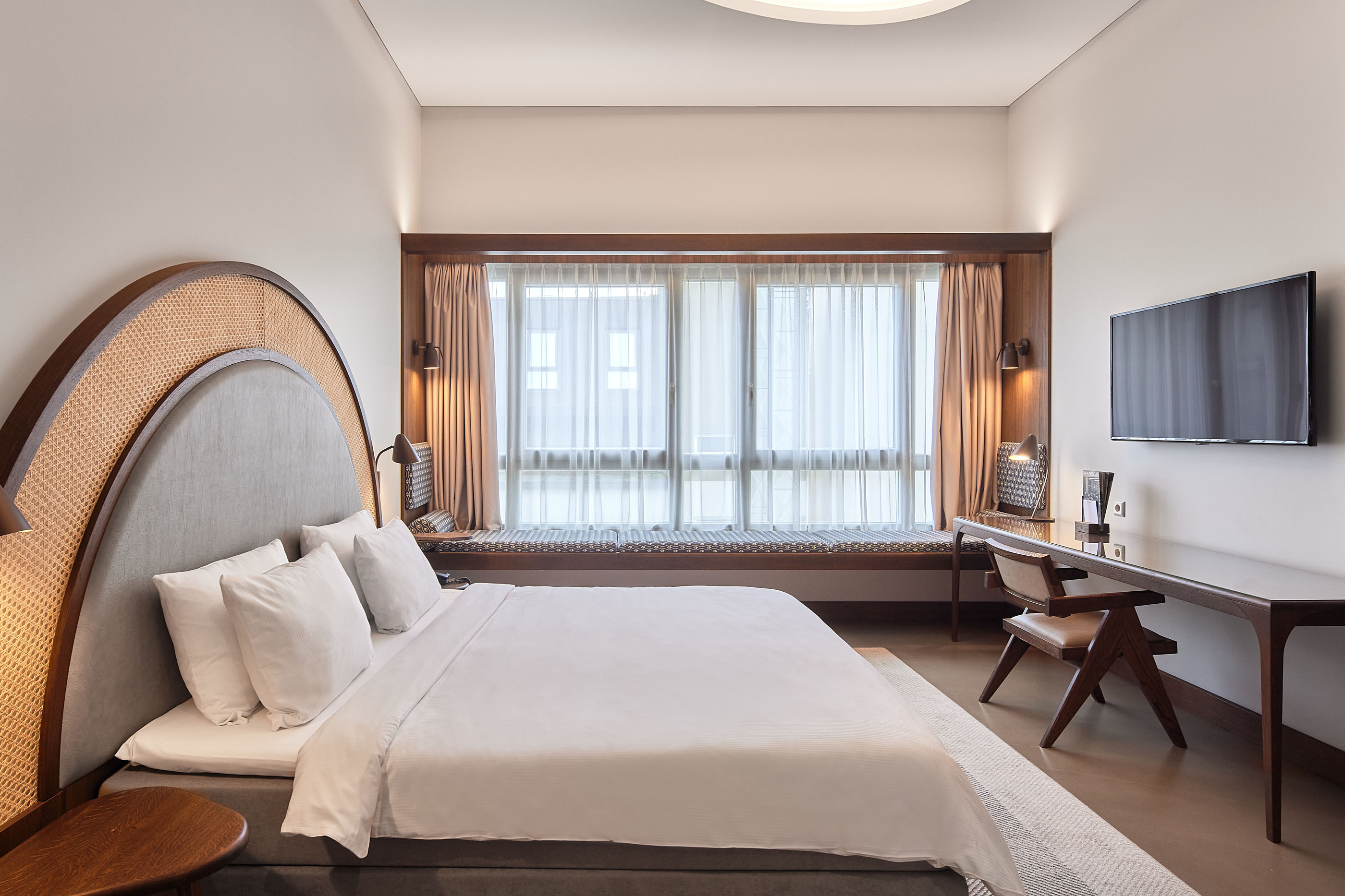 Vi bor på Neringa Hotel, som ligger midt i Vilnius på den kendte Gedimino Avenue.