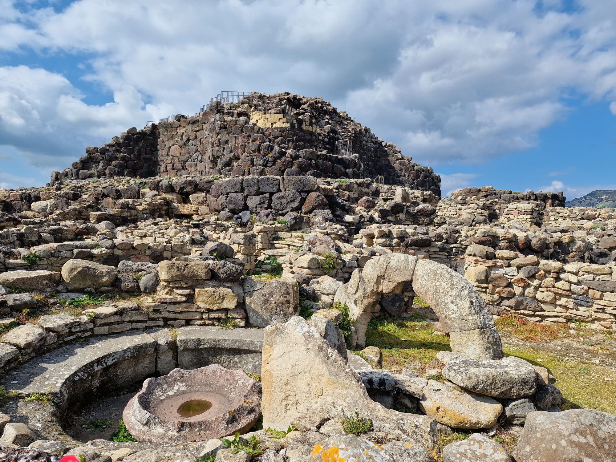 De særlige nuraghi, som dateres tilbage til ca. 3.000 fvt., findes kun på Sardinien. Foto Lene Brøndum