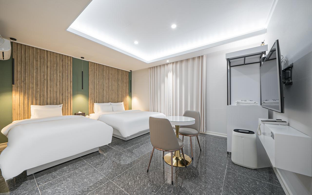 Gwangju Hound Hotel i Gwangju er et komfortabel og funktionelt turistklassehotel i gåafstand til floden og Ssangam Park i Gwangju. 