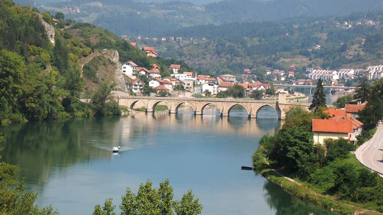 I Visegrad ser vi den berømte Broen over Drina. Foto Viktors Farmor