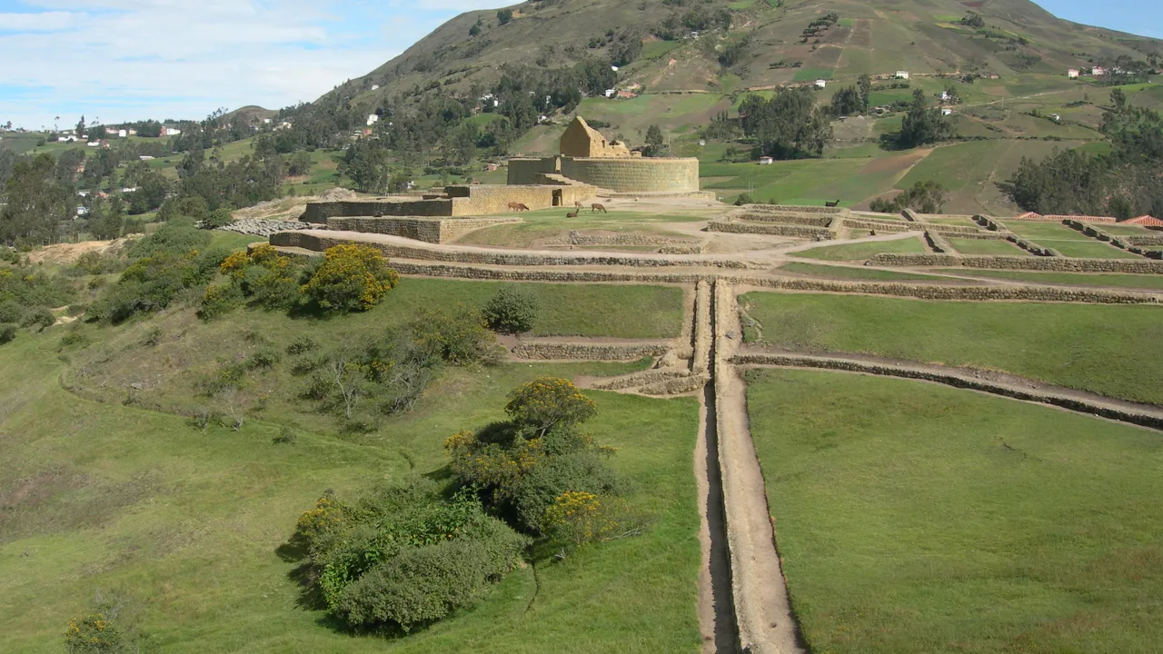 Ingapirca med soltemplet i baggrunden - Ecuadors eneste større inka-ruin. Foto Isabelle Grignon