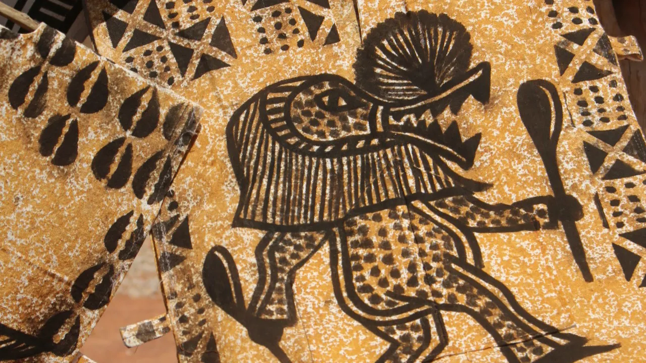 Korhogo tekstilerne indgår også i de lokale mud cloth produkter. Foto Anja Schmidt.