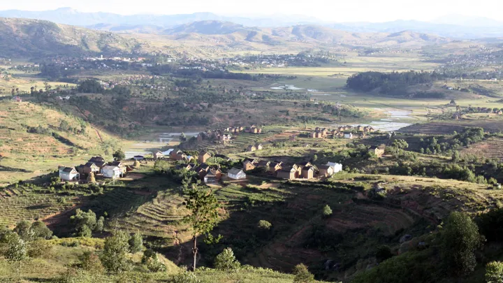 Under vejs kører vi forbi smukke landskaber og hyggelige landsbyer. Foto Michael Høeg Andersen