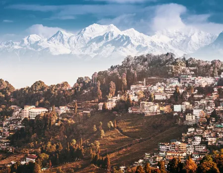 Darjeeling ligger med en fantastisk udsigt mod Kangchenjunga bjerget, der er verdens 3. højeste. Foto Viktors Farmor