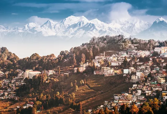 Darjeeling ligger med en fantastisk udsigt mod Kangchenjunga bjerget, der er verdens 3. højeste. Foto Viktors Farmor