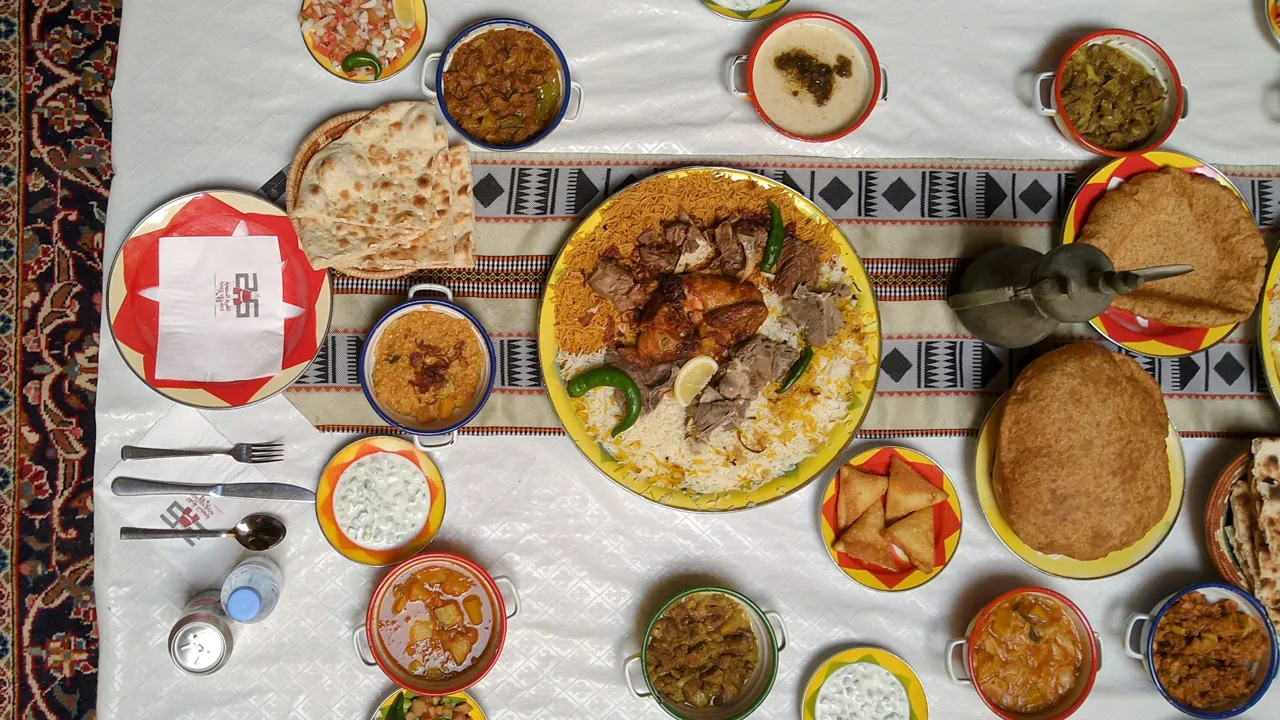 En rejse til Saudi Arabien er også et møde med mellemøstens madtraditioner. Foto af Esben Gynther