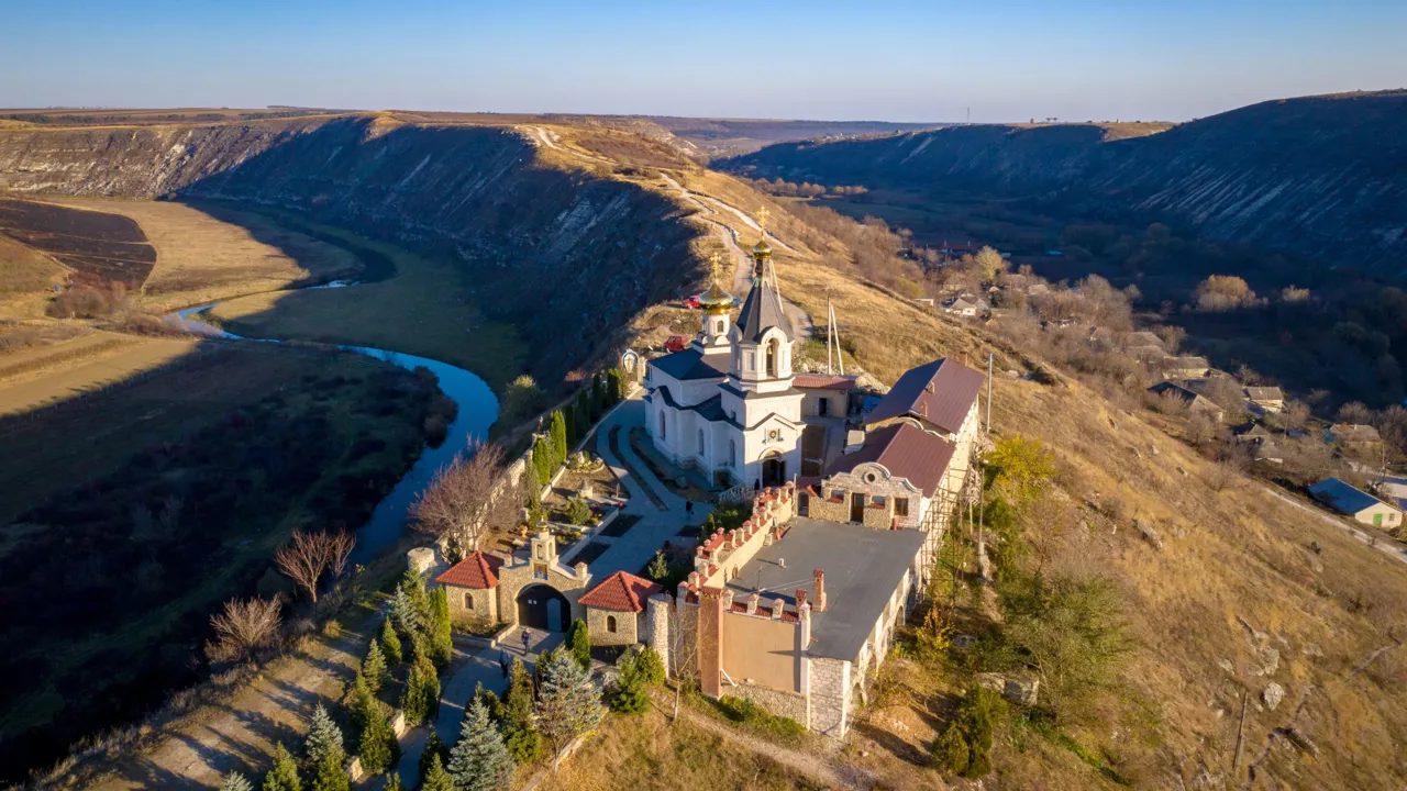 Orheiul Vechi rummer en samling af arkæologiske fund, klostre, middelalderlige historiske steder og museer. Foto Viktors Farmor
