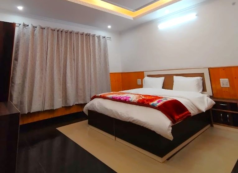 En overnatning på Hotel Sarahan Inn i Sarahan giver os mulighed for at udforske landsbyens og dets prægtige trætempel. 