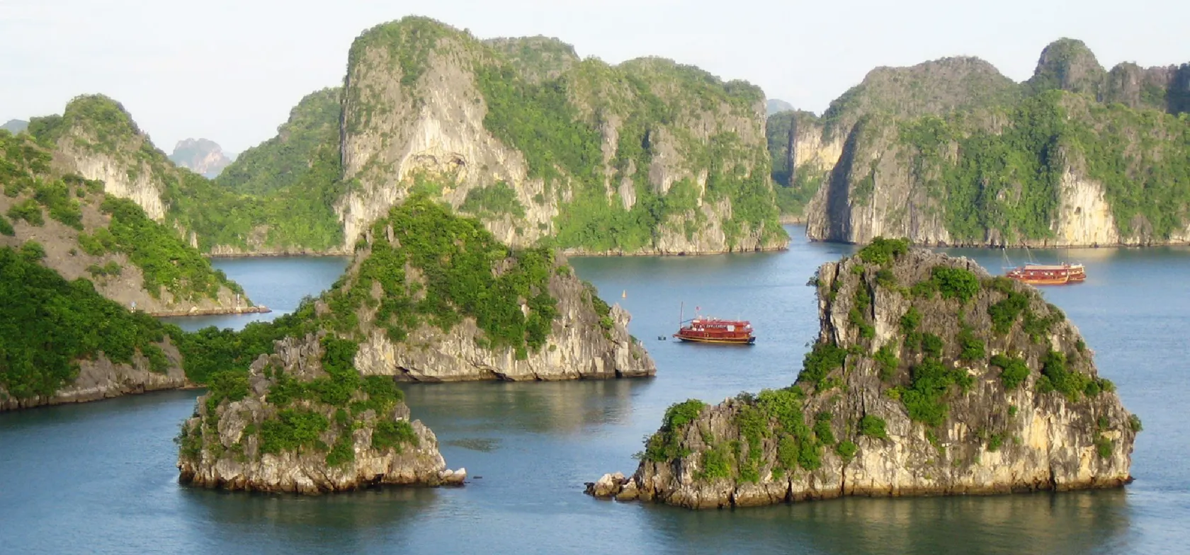 På vores "Fantastiske Vietnam" rejse har vi to dage på Ha Long-bugten. Foto Viktors Farmor