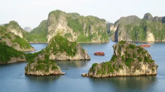 På vores "Fantastiske Vietnam" rejse har vi to dage på Ha Long-bugten. Foto Viktors Farmor