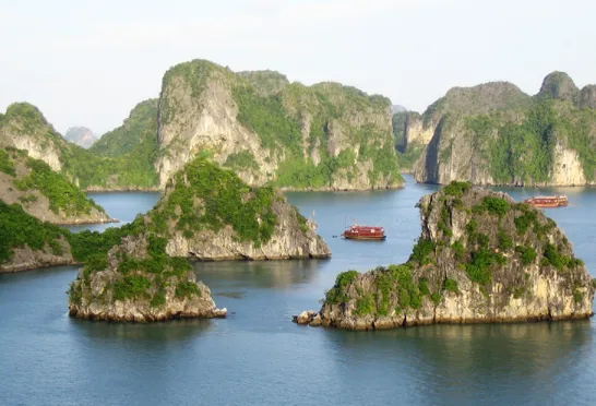 På vores "Fantastiske Vietnam" rejse har vi to dage på Ha Long-bugten. Foto Viktors Farmor