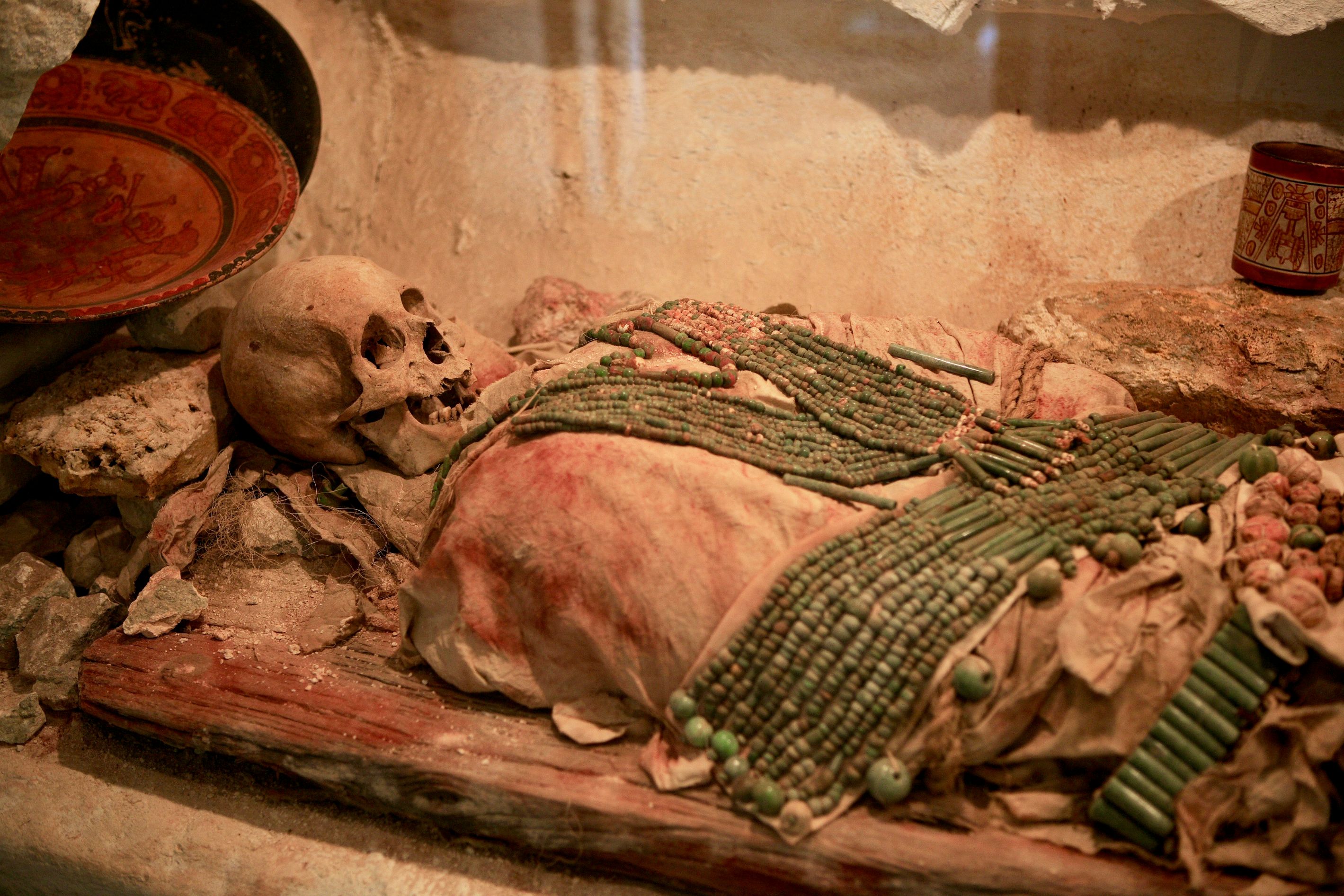 Maya konges begravelse udstillet i Fuerte de San Miguel i Campeche. Foto Anders Stoustrup