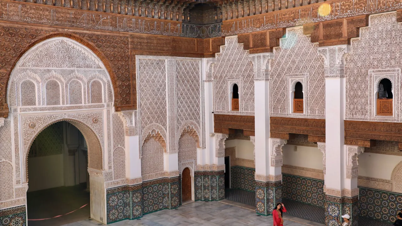 Koranskolen Ibn Youssef i Marrakesh er overdådigt dekoreret. Foto Anders Stoustrup