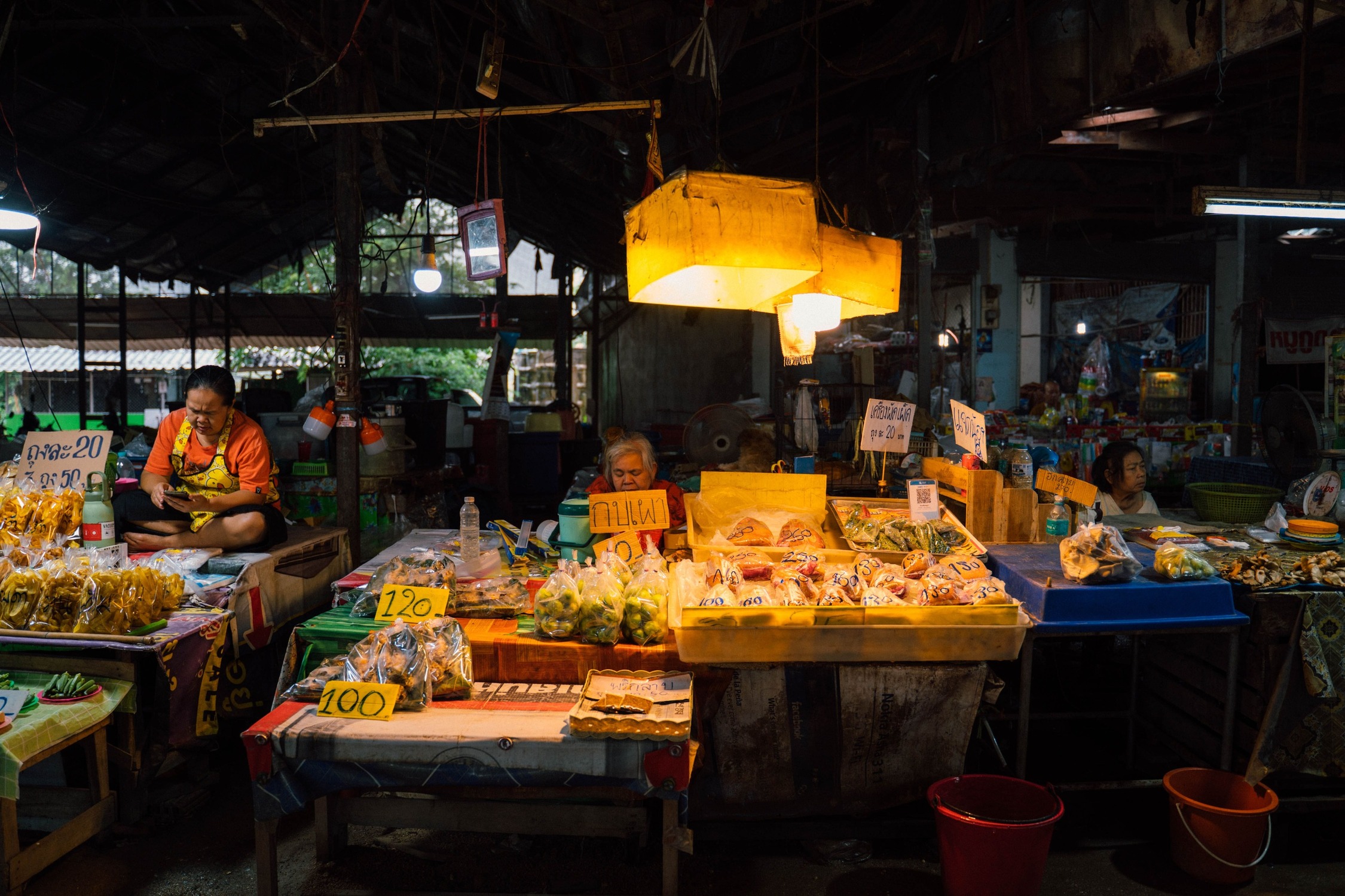 Lokale markeder i Thailand er altid en oplevelse. Foto af Viktors Farmor