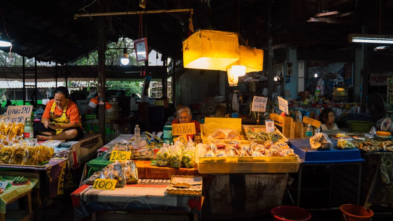 Lokale markeder i Thailand er altid en oplevelse. Foto af Viktors Farmor