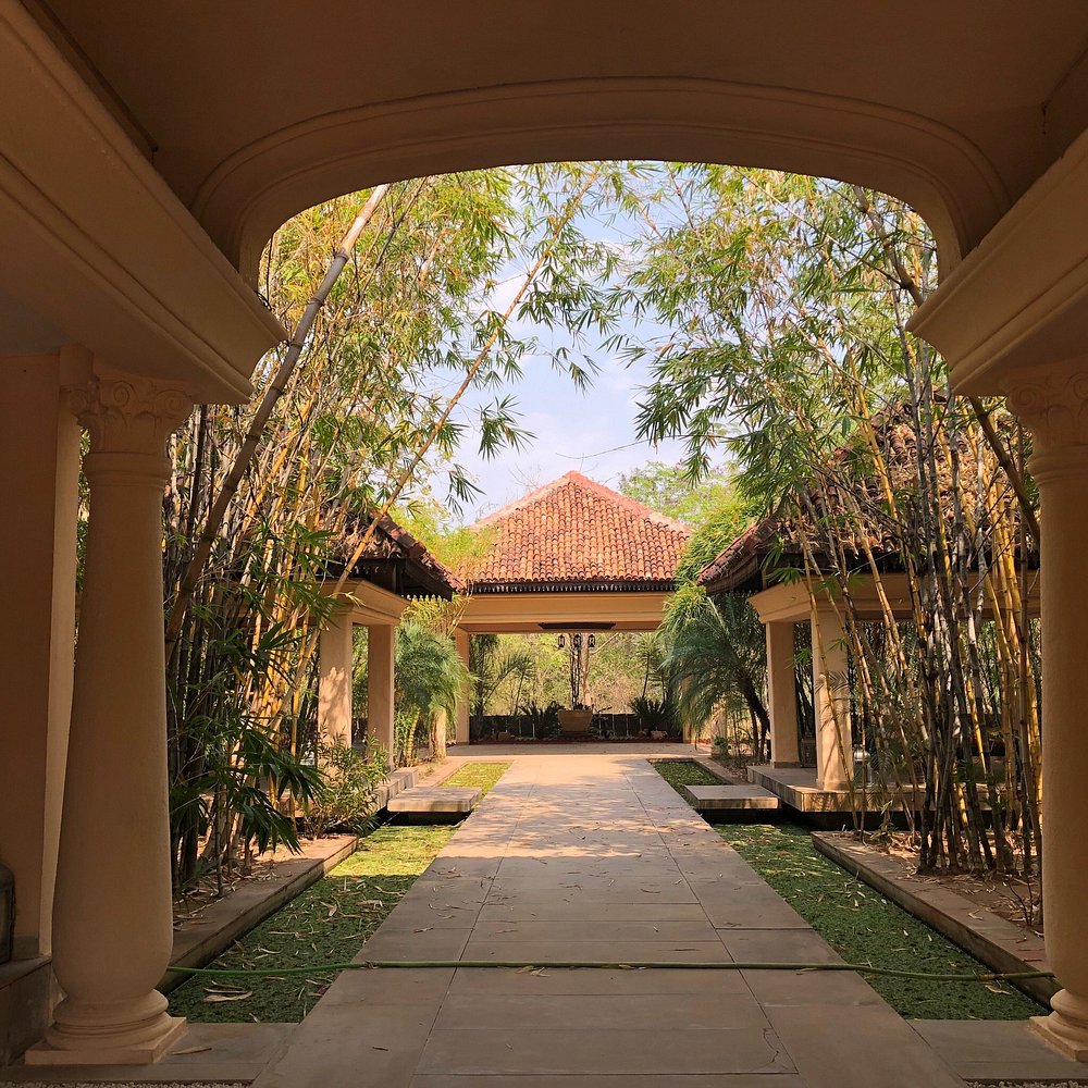 Stilfuldt resort midt i naturen.