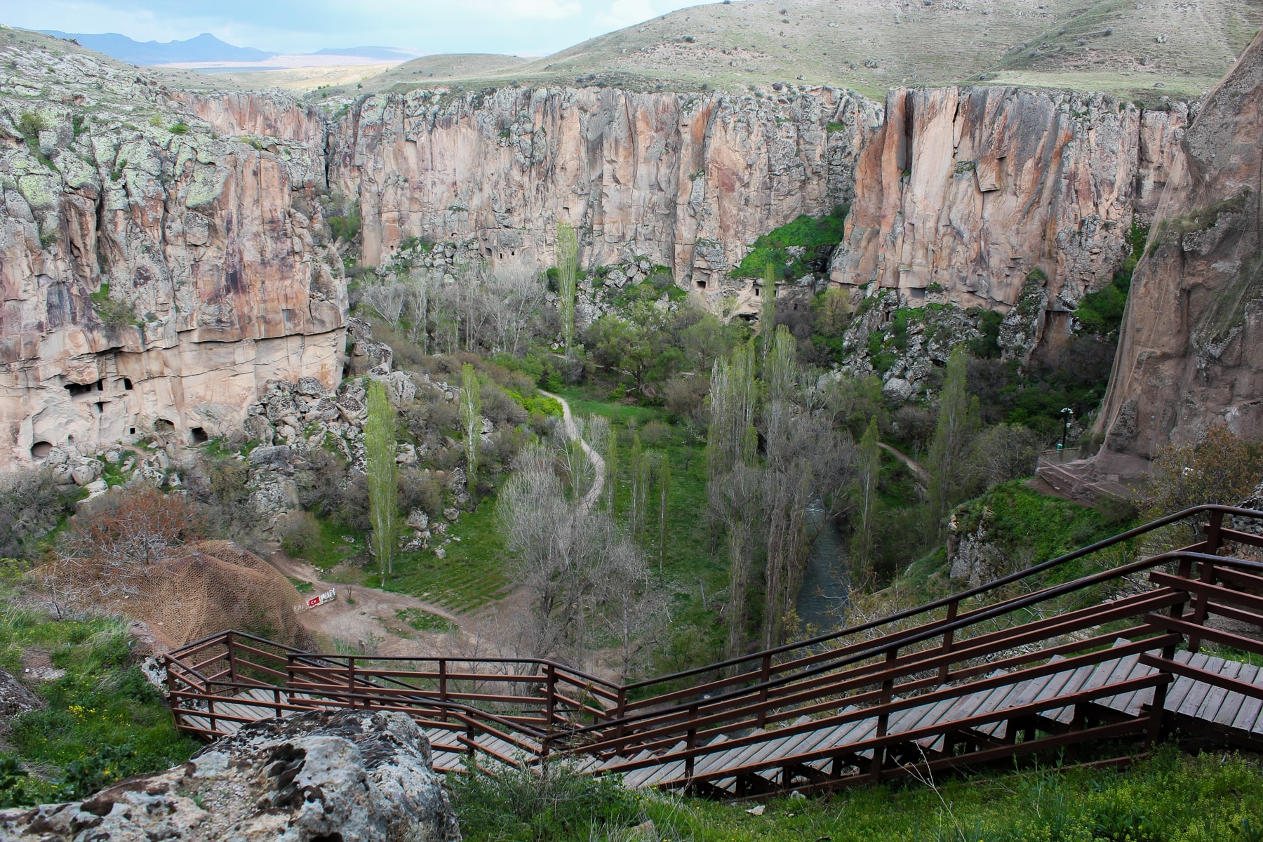 Der er et par trapper ned til bunden af Ihlaradalen. Foto Tea Tougaard