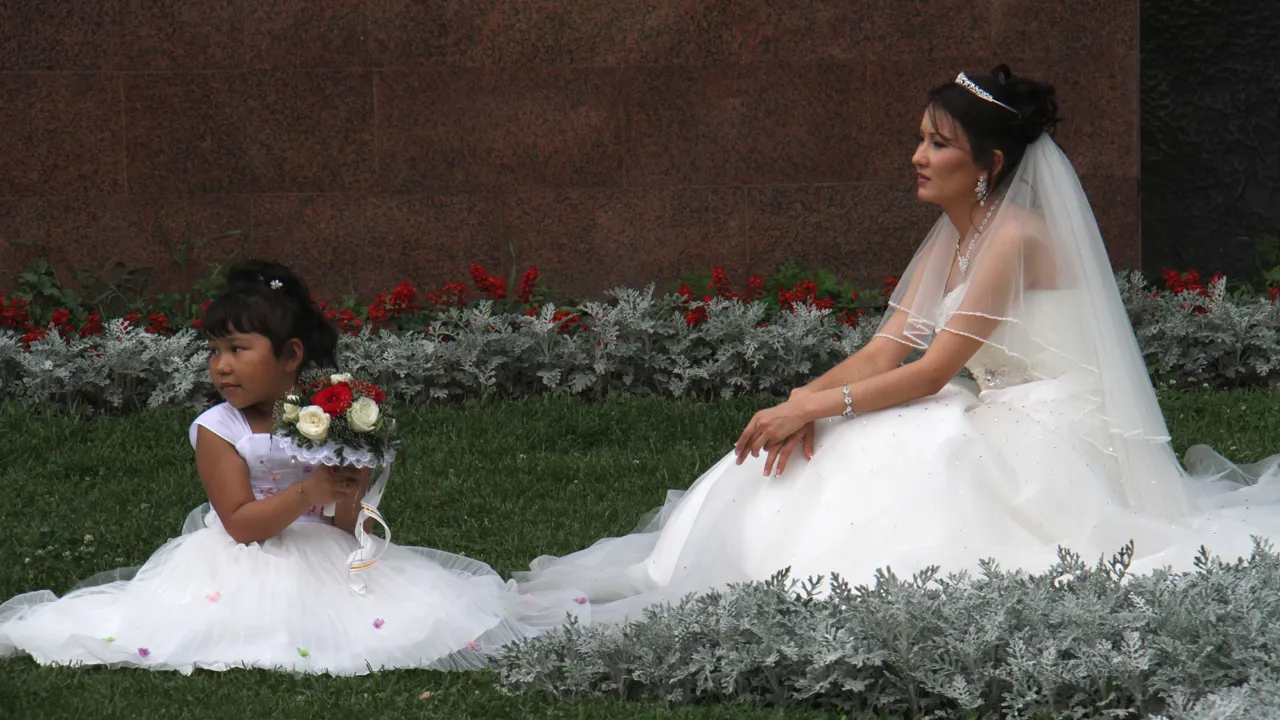 Kazakherne har bryllupstraditioner som i Europa. Foto Erik Hermansen