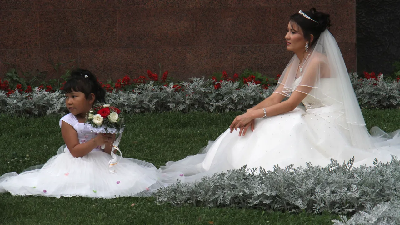 Kazakherne har bryllupstraditioner som i Europa. Foto Erik Hermansen