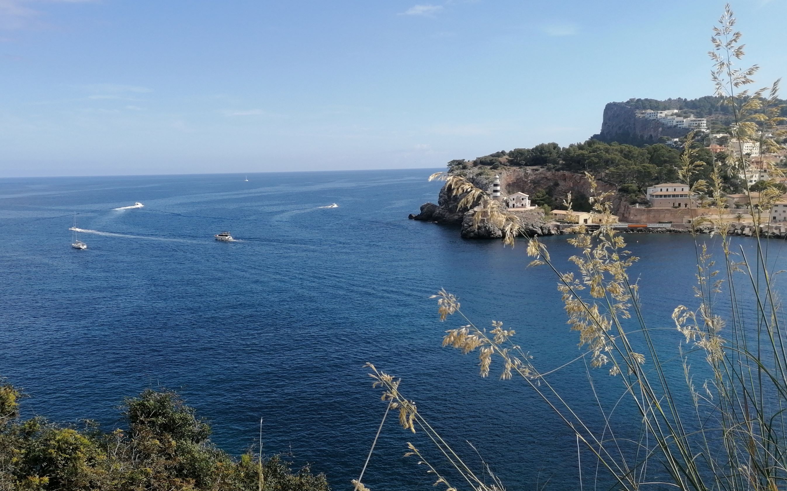Vandring til Sa Muleta i Sóller byder på en smuk udsigt ud over indsejlingen til havnen. Foto Pia Bruun