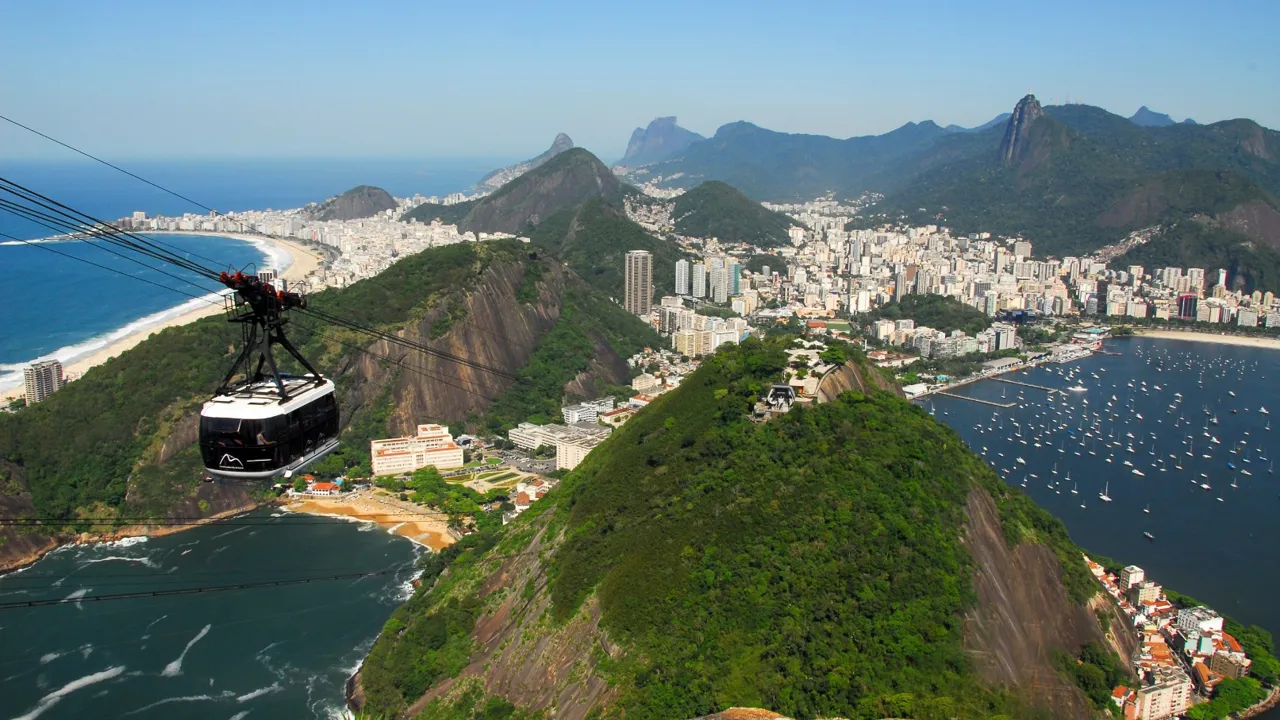 Kabelbanen har fragtet personer til toppen af Sugarloaf Mountain siden 1912. Foto Viktors Farmor