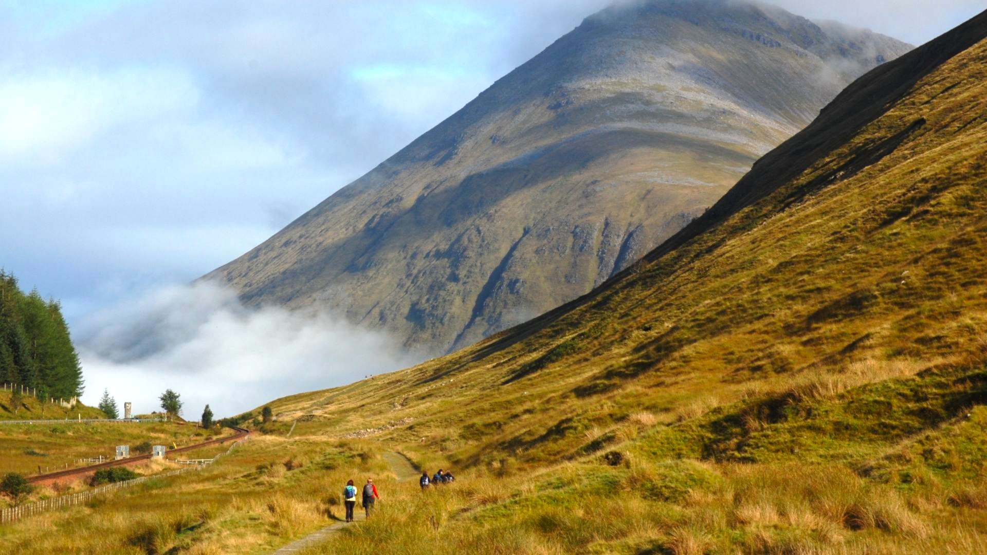 Ben Dorain rejser sig over højlandet nær Tyndrum, hvor vi har base på rejsens sidste dage. Foto Viktors Farmor