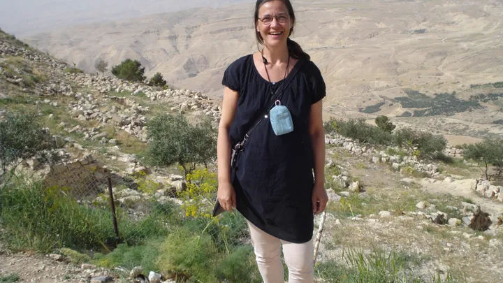 Viktors Farmors rejseleder Susanne Behrens på rejse i Jordan
