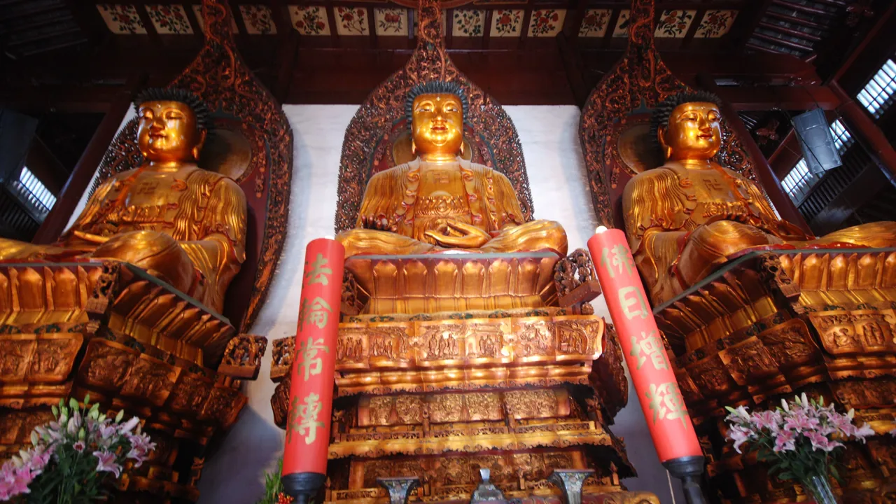 Vi besøger Jade buddha-templet og de gyldne statuer. Foto Casper Tollerud