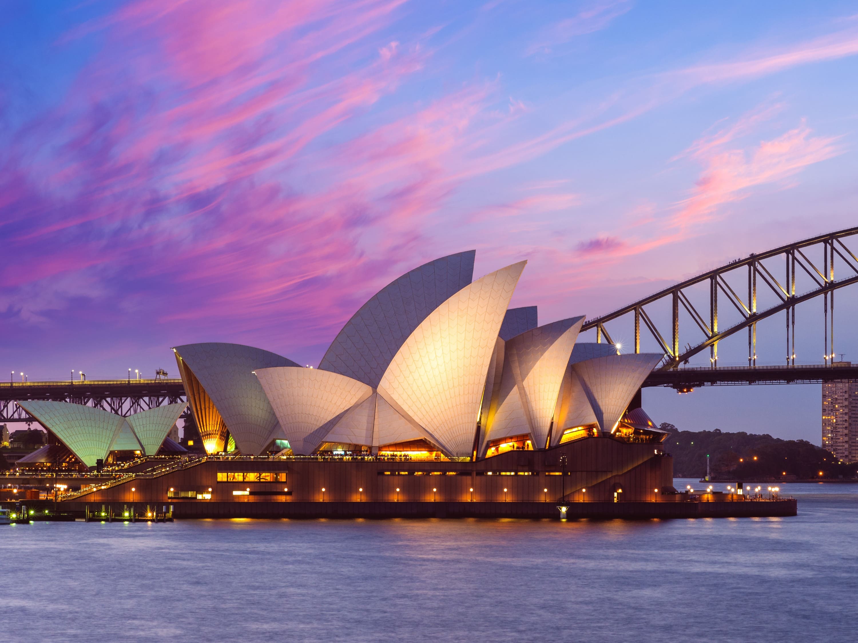 Vi oplever naturligvis Sydneys berømte Operahus både udefra og indefra. Foto Viktors Farmor