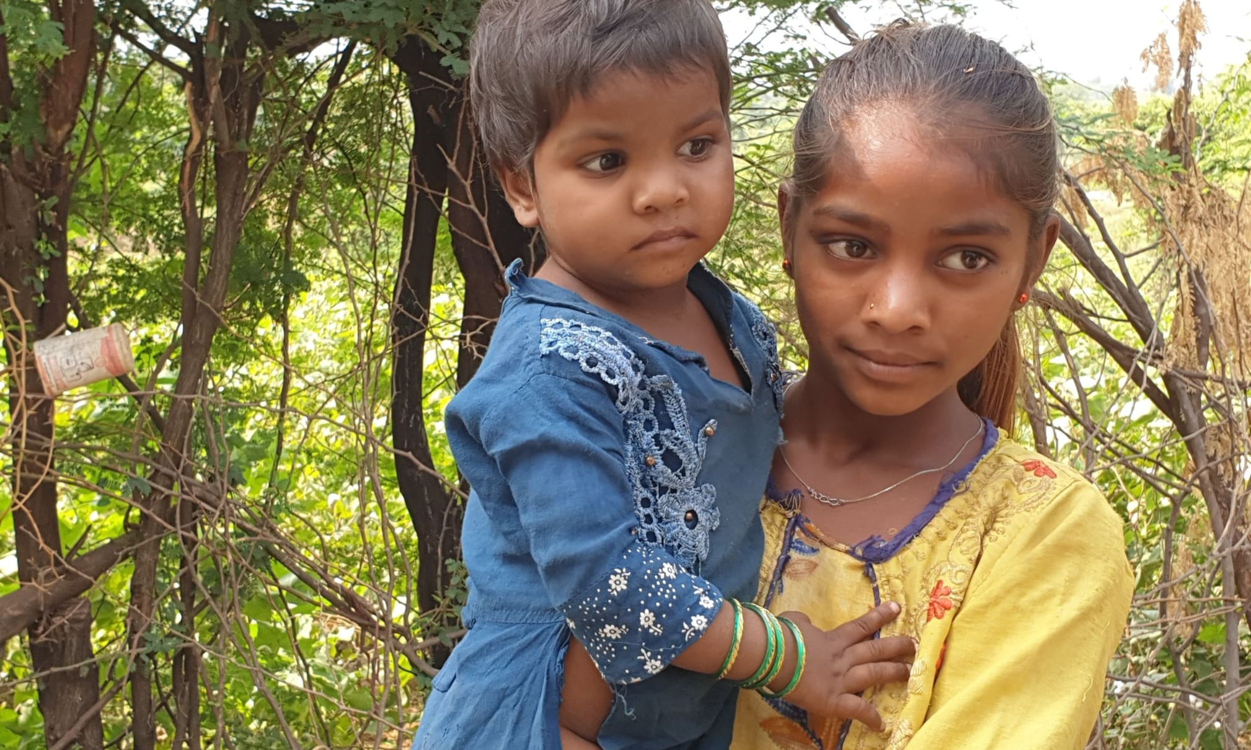 På en tur i 4-hjulstrækker kommer vi ud i skovene og møder adivasifolket. Foto Kirsten Gynther Holm
