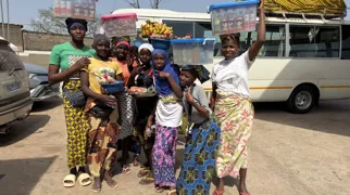 På rejsen får vi rig lejlighed til at møde lokalbefolkningen i øjenhøjde. foto anja schmidt