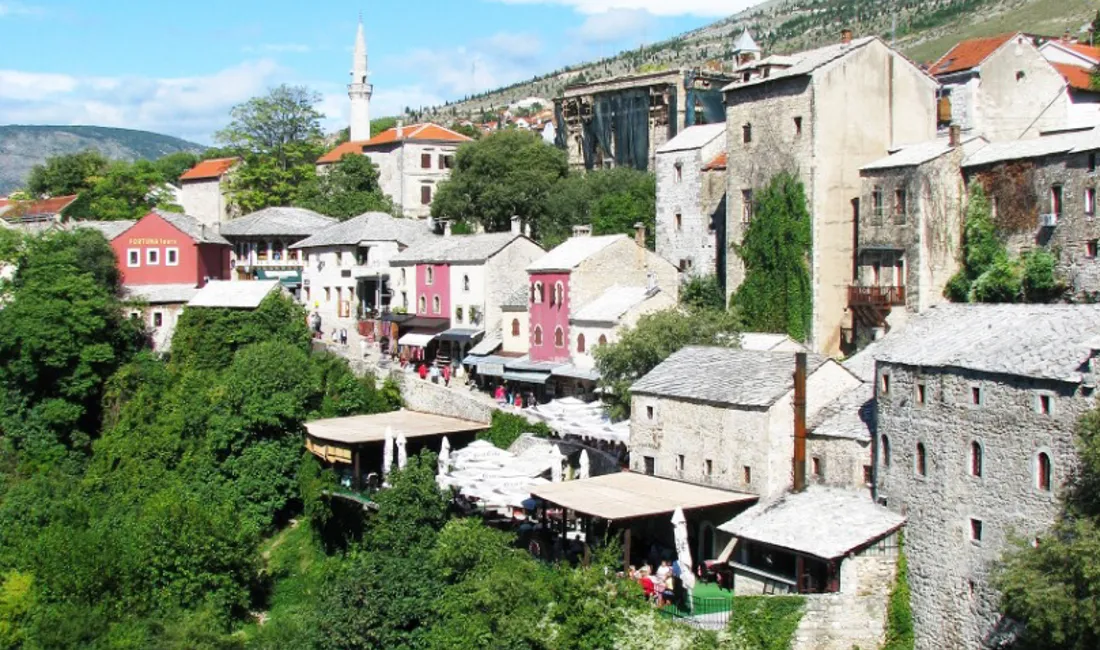 På besøg i Mostar med gamle og fine moskeer der alle har måttet sættes i stand efter krigen. Foto Vagn Olsen 