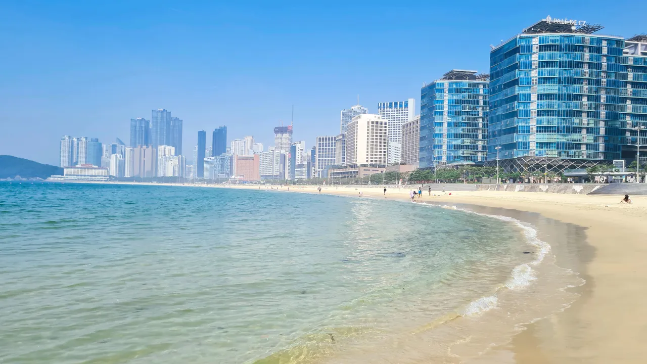 Busan ligger flot ned til Haeundae Beach. Foto af Gitte Skov Andersen