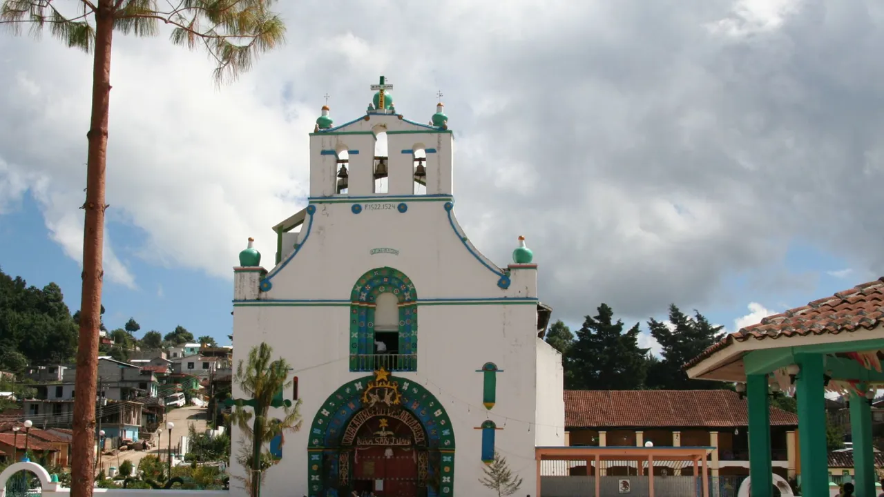San Juan Chamula er kendt for sin unikke kultur, hvor mayatraditioner og katolske skikke smelter sammen. Foto Viktors Farmor