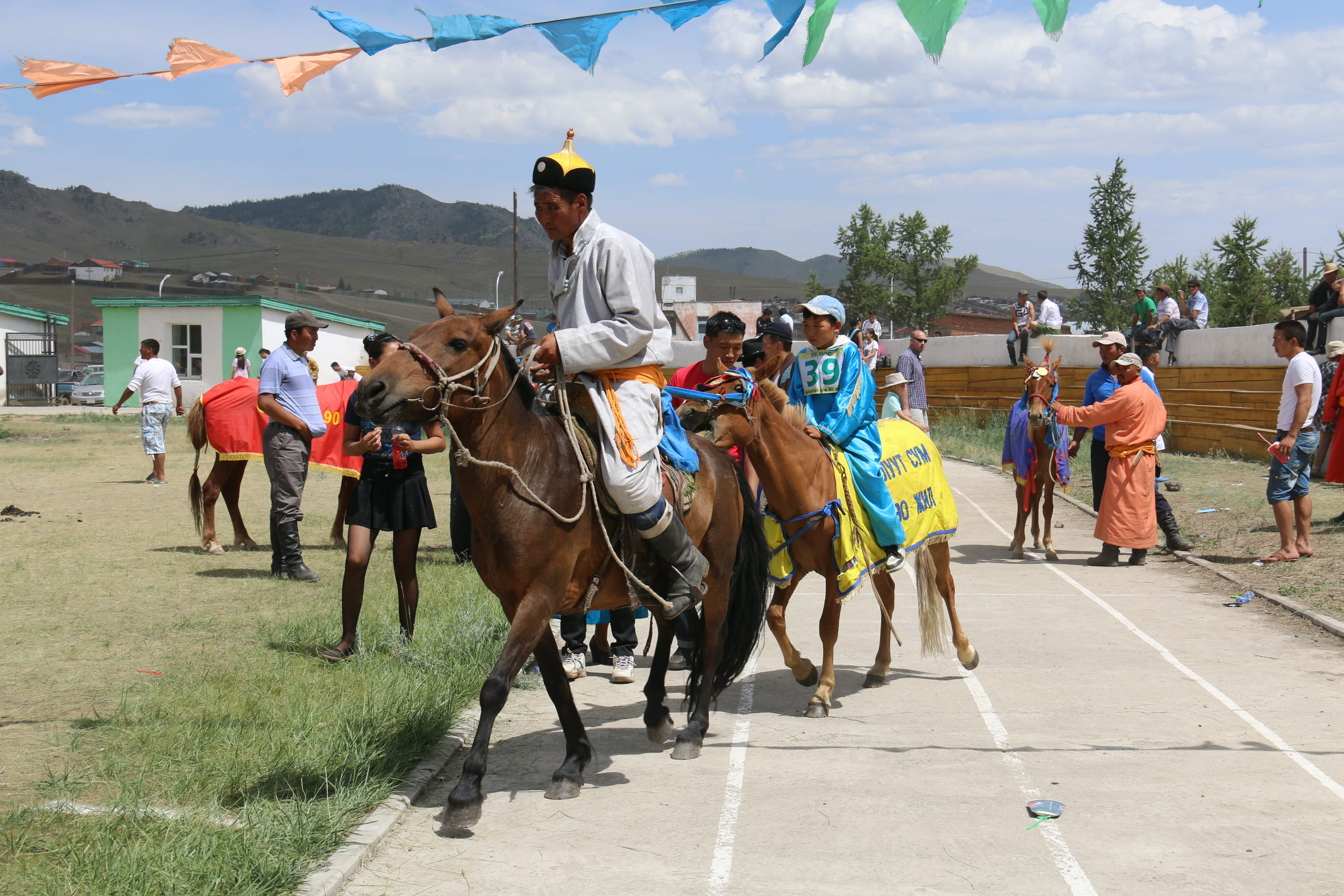 En ung hesterytter ved den årlige Naadam festival i mongoliet. Foto Anja Schmidt
