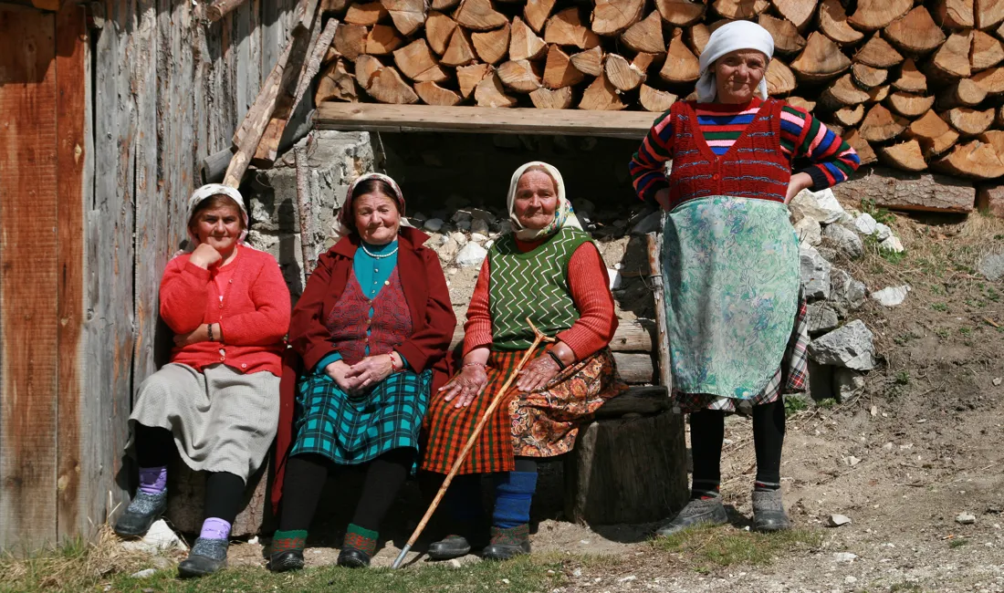 Kvinder fra landsbyen Yagodina, Bulgarien. Foto Viktors Farmor
