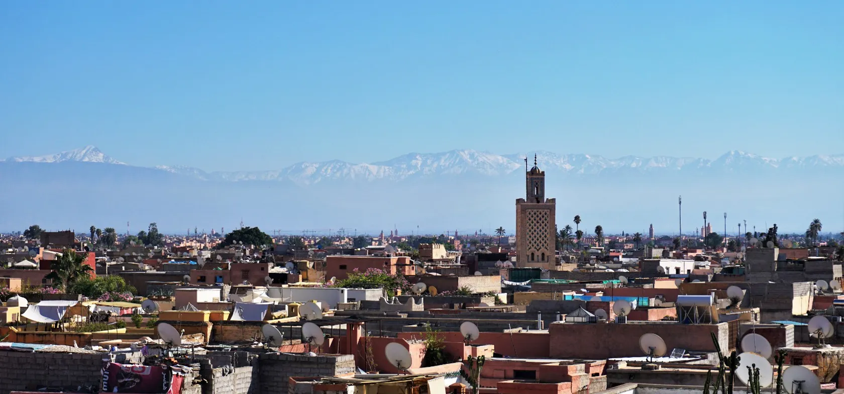 Marrakesh ligger smukt ved foden af Atlasbjergene. Foto Kathrine Svejstrup