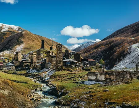 Ushguli ligger i 2200 m’s højde. Det er en af de højest beliggende kontinuerligt beboede landsbyer. Foto Viktors Farmor