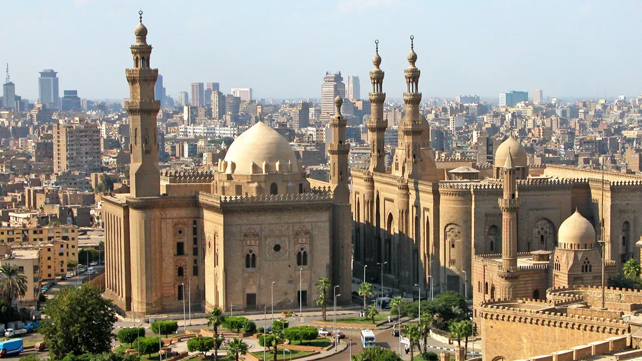 Et af Cairos højdepunkter er Sultan Hassan Moskéen, som vi naturligvis oplever på en rejse i Egypten. Foto Viktors Farmor