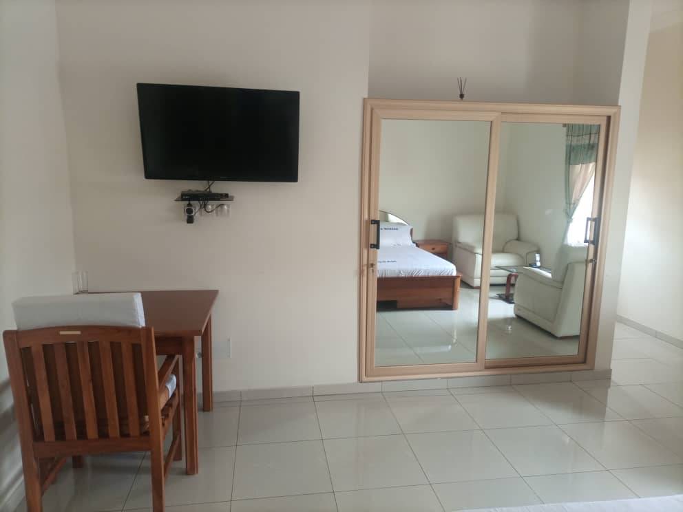 Fint lille hotel med restaurant, bar og en fin lille pool til et dyp sidst på dagen. 