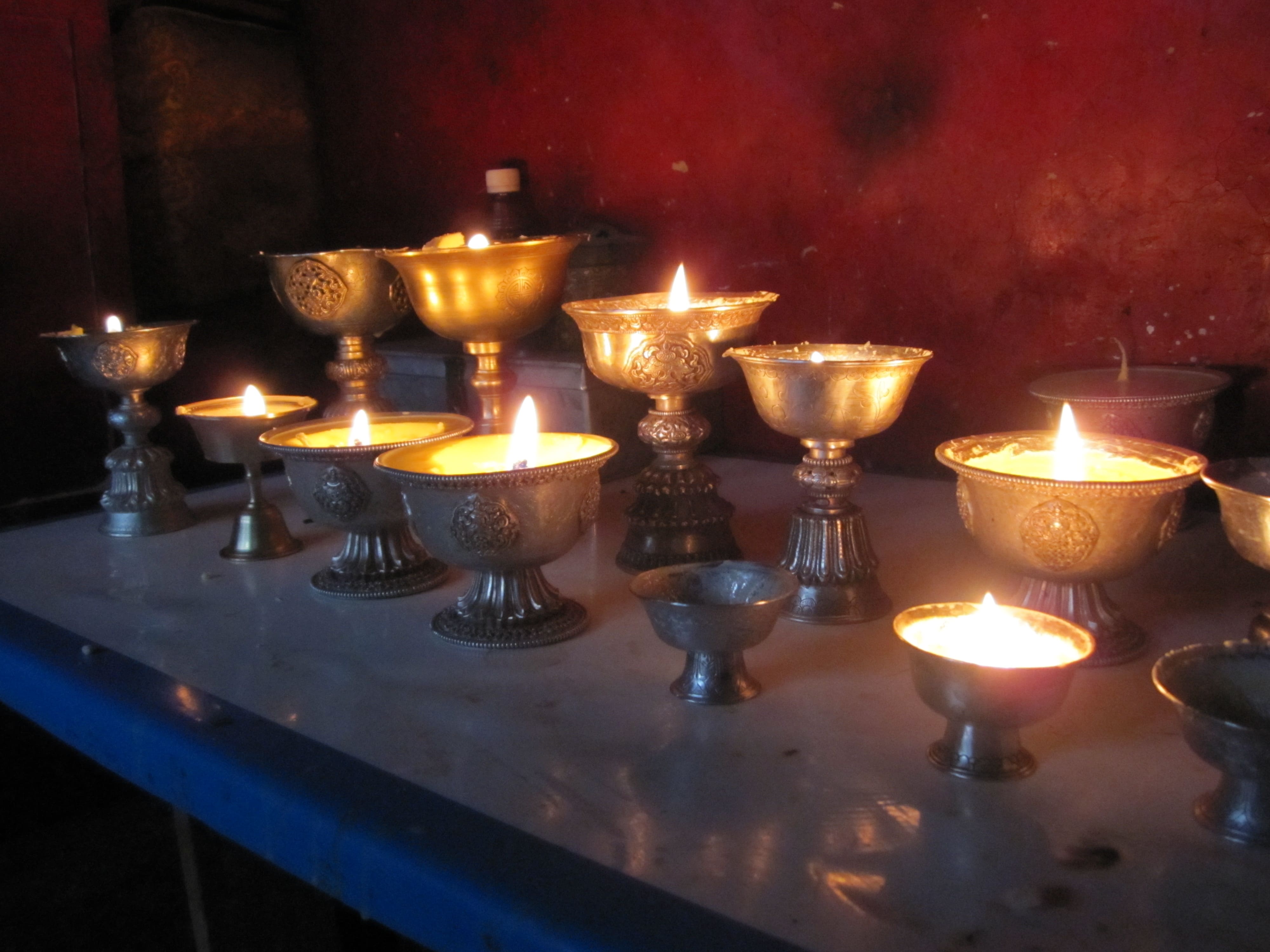 Vi besøger guddommelige paladser med en duft af fortiden, dunkle templer med flakkende lys. Foto Mie Ellen Gynther