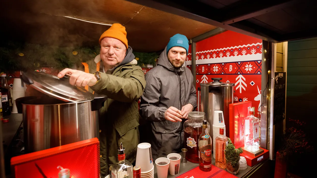 Duften af gløgg, kanel, ingefær Og ristede mandler fylder luften på julemarkederne i de baltiske lande. Foto Viktors Farmor.