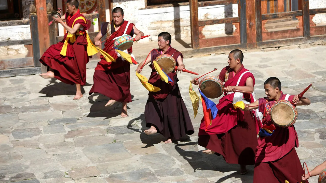 Det er spændende at opleve Bhutans levende klosterkultur. Foto Viktors Farmor 